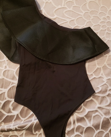 Black one shoulder ruffle bodysuit - Picture 5 of 7